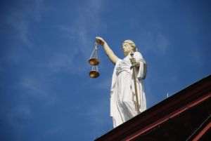 Studiu: Justiţia română a gestionat 3,57 milioane de dosare în 2025